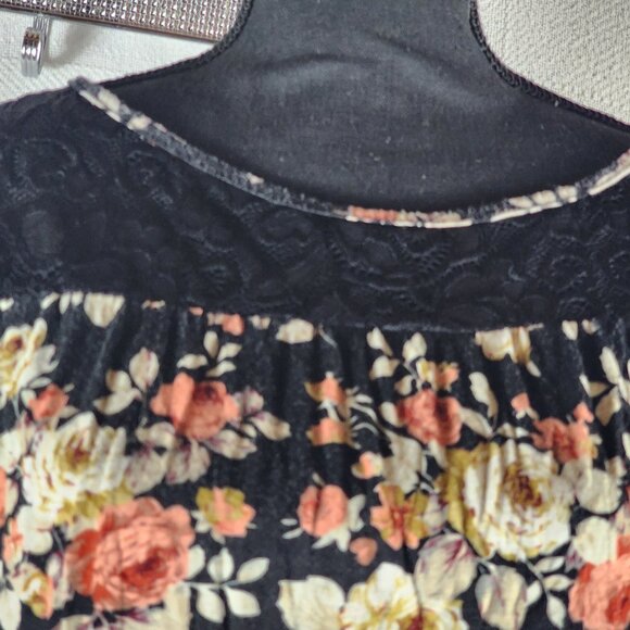SJS Black Salmon Cream Floral Rayon Span Flutter Sleeve Lace Neck Top Size 3X - Picture 6 of 16